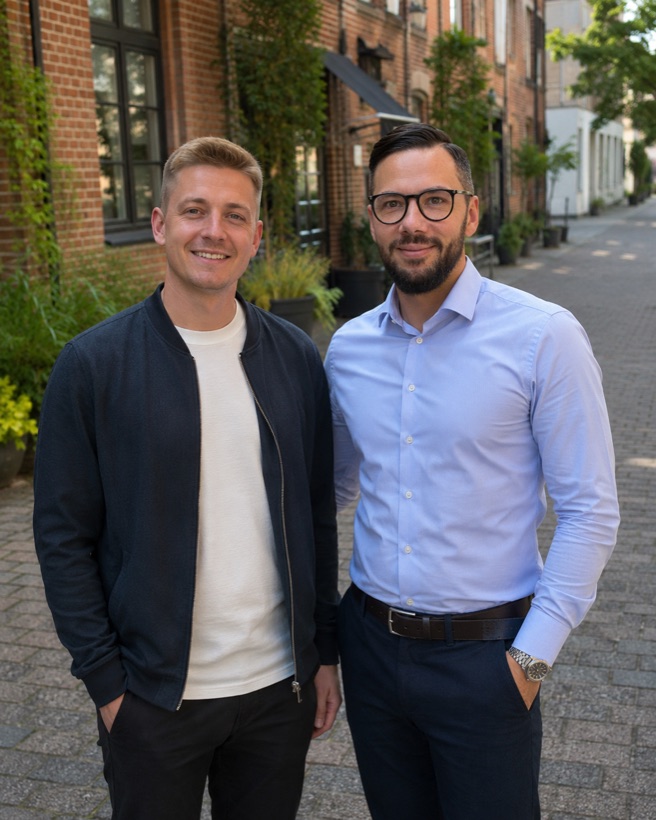Zufriedener Angestellter Jonas mit Hakan Alan