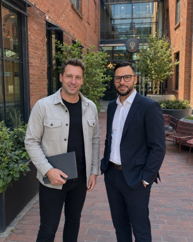 Zufriedener Teamleiter Sebastian mit Hakan Alan